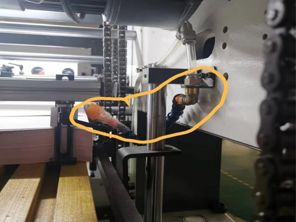 1060 Automatic Three Longitudinal And Two Lateral Foil Stamping Machine (23)