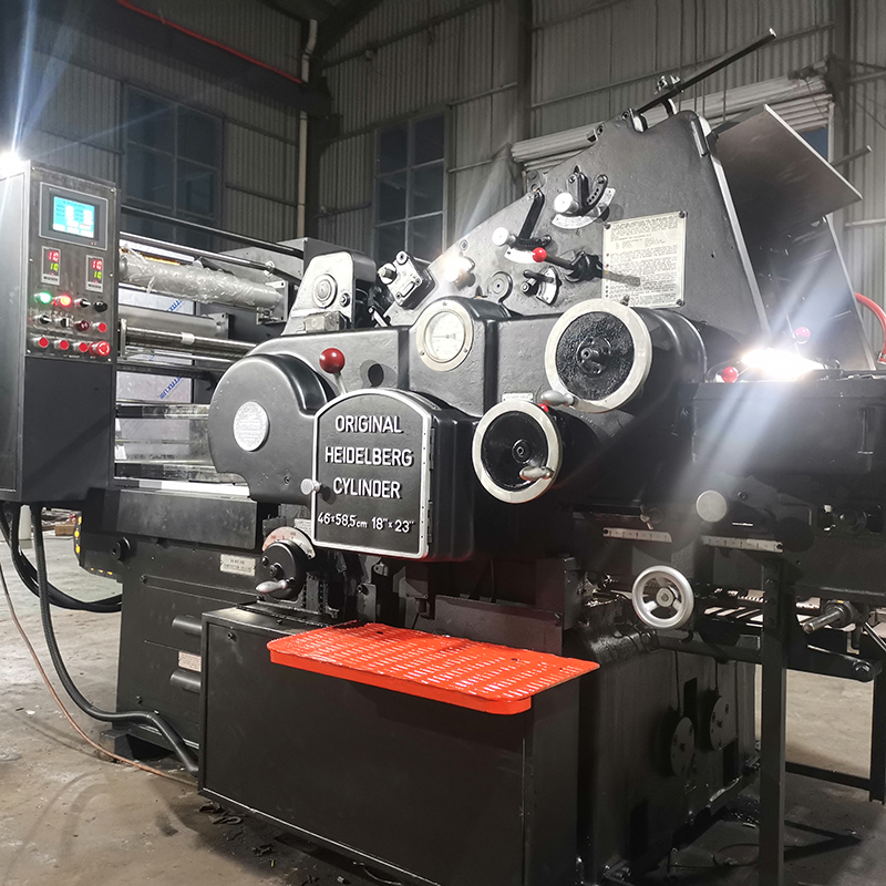 585Fully automatic round flattening and hot stamping machine (3).jpg