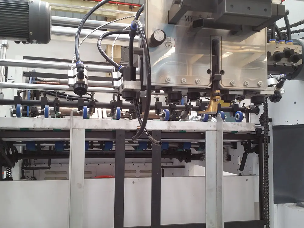 1060 Automatic Three Longitudinal And Two Lateral Foil Stamping Machine (21)